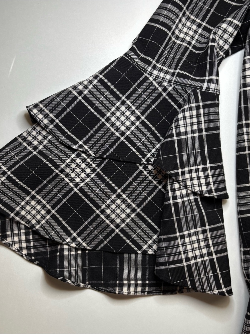 Alice + Olivia Jem Plaid Ruffle Bell Sleeve Shirt Dress Black White Size M - Picture 8 of 13